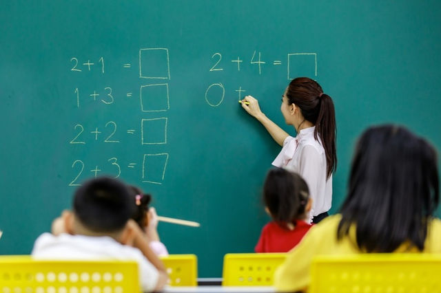 代理老師抱歉，我們錯過你了：談代理教師兼行政的荒謬與校內心照不宣的階級壓迫