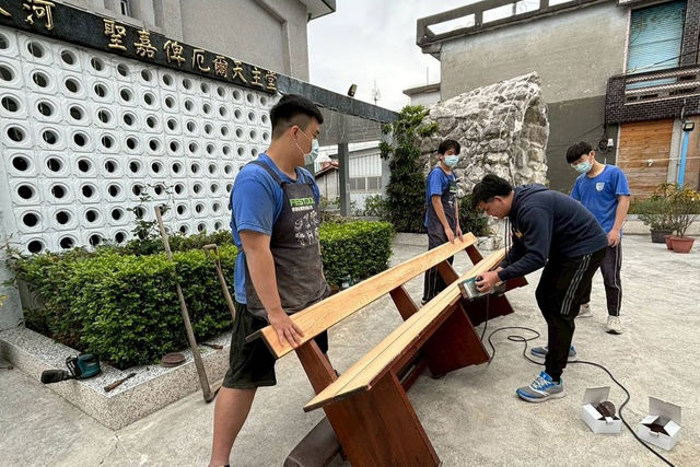 用木工服務社會，公東高工「木後花絮」傳承技藝也散播溫暖