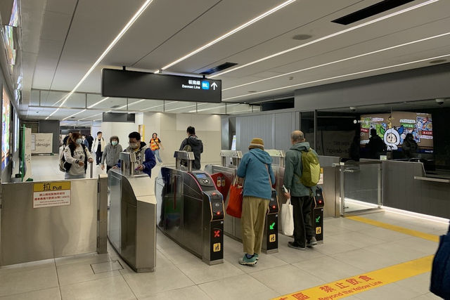 從減法美學到全民通用的距離：台北車站與中山站再設計的觀察