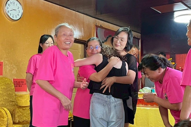 「人可以信，但不要迷」：她在宗教神蹟與生命勇氣之間，找到自己的選擇