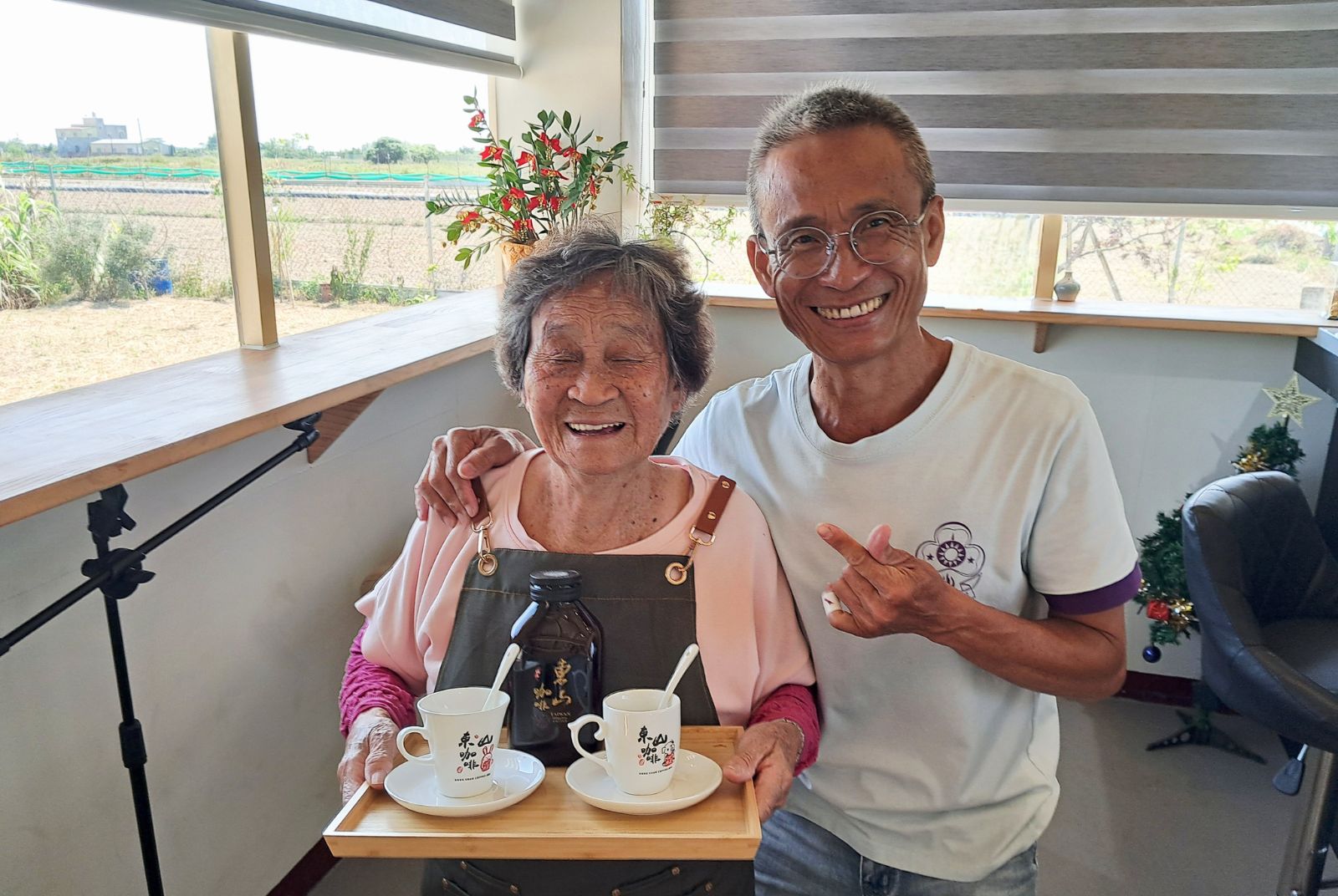 兒子的退休樂園成了媽媽新舞台！60歲退休老師打造農莊圓夢，失智母變身「端咖啡阿媽」
