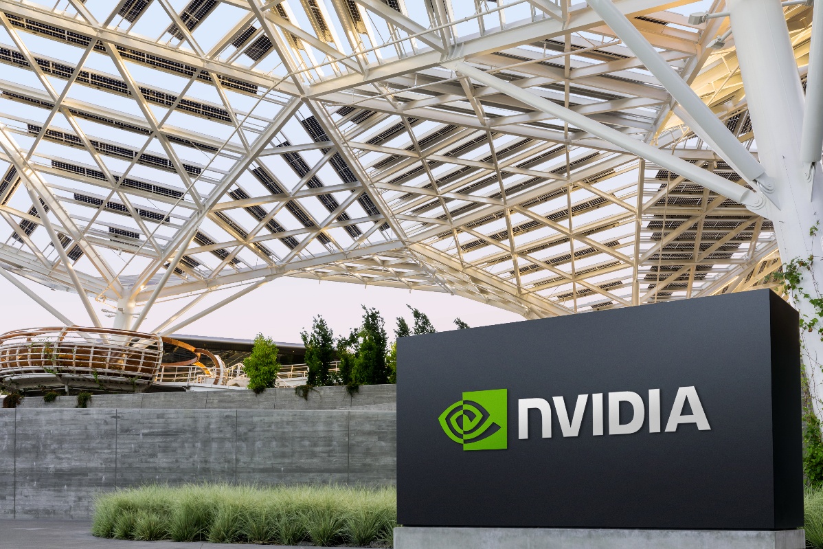 NVIDIA宣布5年捐2.5億美元運算資源給英國AI發展    黃仁勳：AI能力與安全性必須同步發展