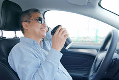 老人能不能開車上路？日本擬用AI科技解決高齡駕駛的安全問題