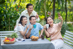 是甚麼造就美好人生？哈佛歷時最長研究：影響晚年幸福有7個關鍵