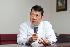 【褪色的世界第一】「健保不能靠吃藥就好」！奇美醫院院長以快走和間歇斷食贏回人生主導權