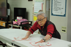 「老人就是要動，我還有能力！」82歲阿姨靠工作逆轉失智命運