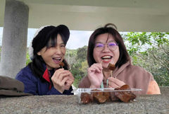 熟齡也能打工換宿！52歲媽媽「拋夫棄女」初體驗，找尋自我、為家人帶回活力