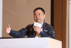 從中年低潮到代孕生子，微熱山丘創辦人許銘仁：上半輩子不要害怕、下半輩子不要後悔！