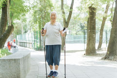 92歲準博士奶奶挑戰定向越野！林彩美：不想輸70歲年輕人，我要全力以赴