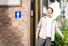 拜登也遇上「熟男殺手」！50歲後當心攝護腺亮紅燈，排尿不順、背疼別再忍