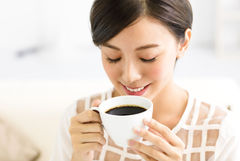 一天可以喝幾杯咖啡？咖啡因過量會中毒嗎？醫師提醒5個警訊要小心