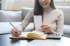 退休金要準備多少錢？55歲單身熟女的一個簡單公式，找出你的安心財務準備金