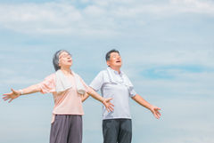 【無齡社會白皮書】健康餘命排名前段，但女性更憂鬱孤獨、病痛更長