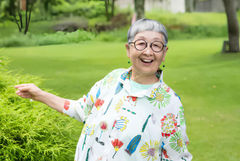 80歲也能過得像自己！日本時尚雜誌總編：只要加入一點小變化，生活就能煥然一新