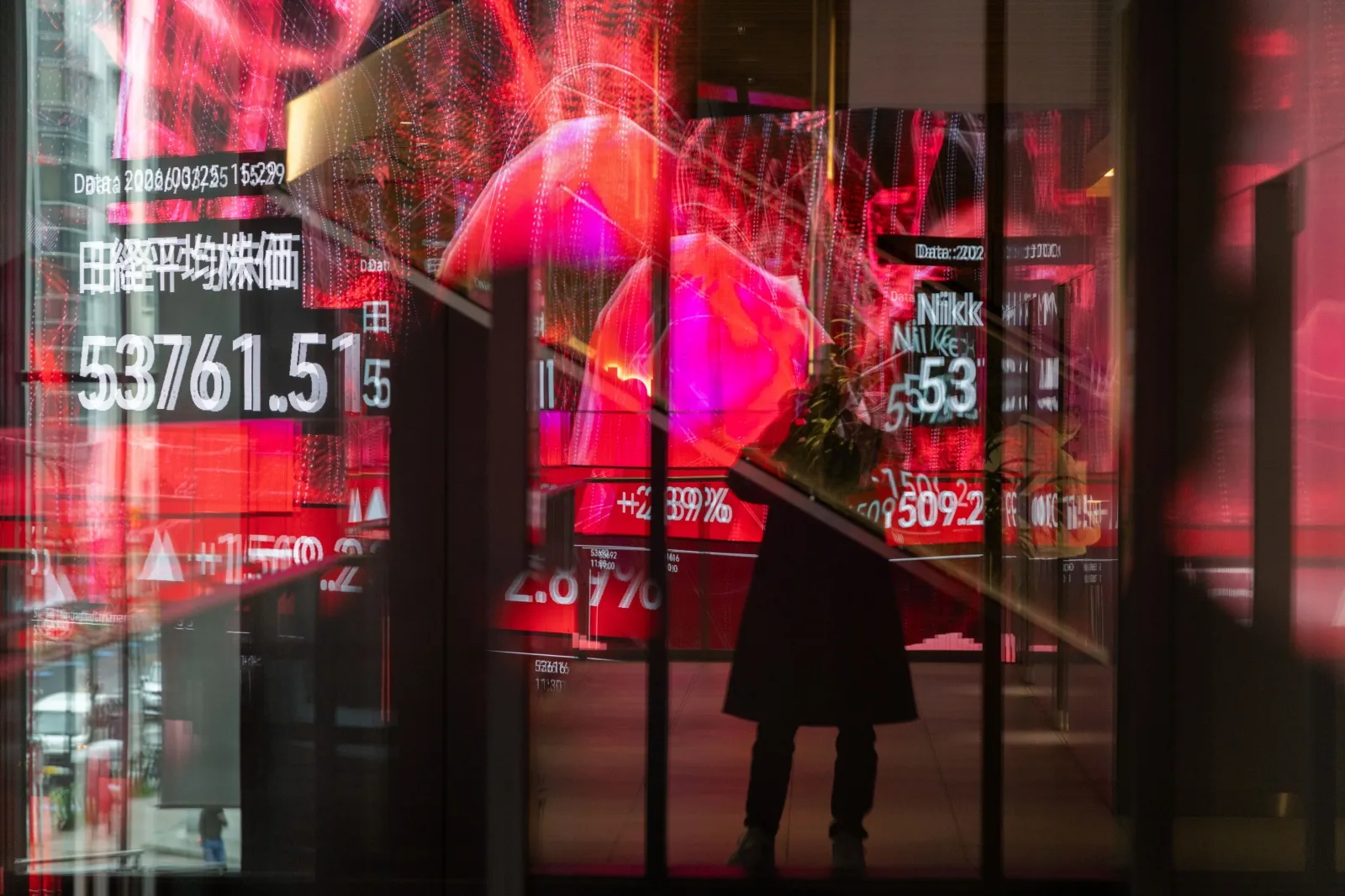 Why Foreign Investors Like Warren Buffett Are Flocking to Japanese Stocks