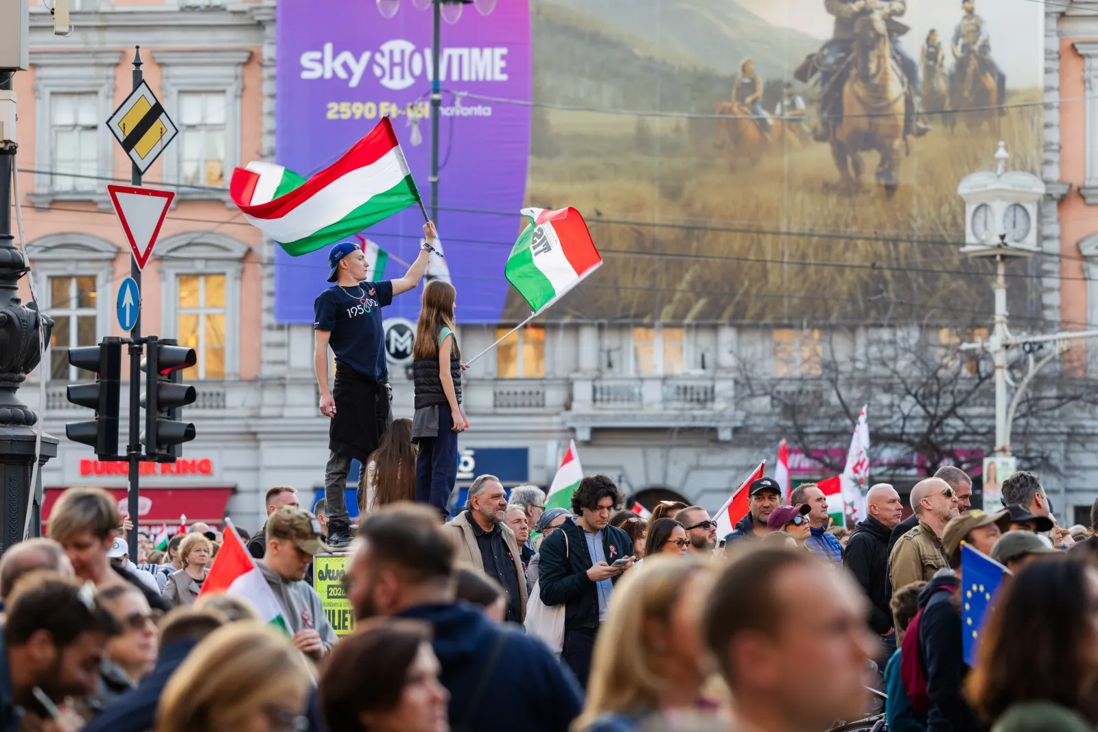 Why Hungary’s China Bet on Batteries Faces Voter Backlash