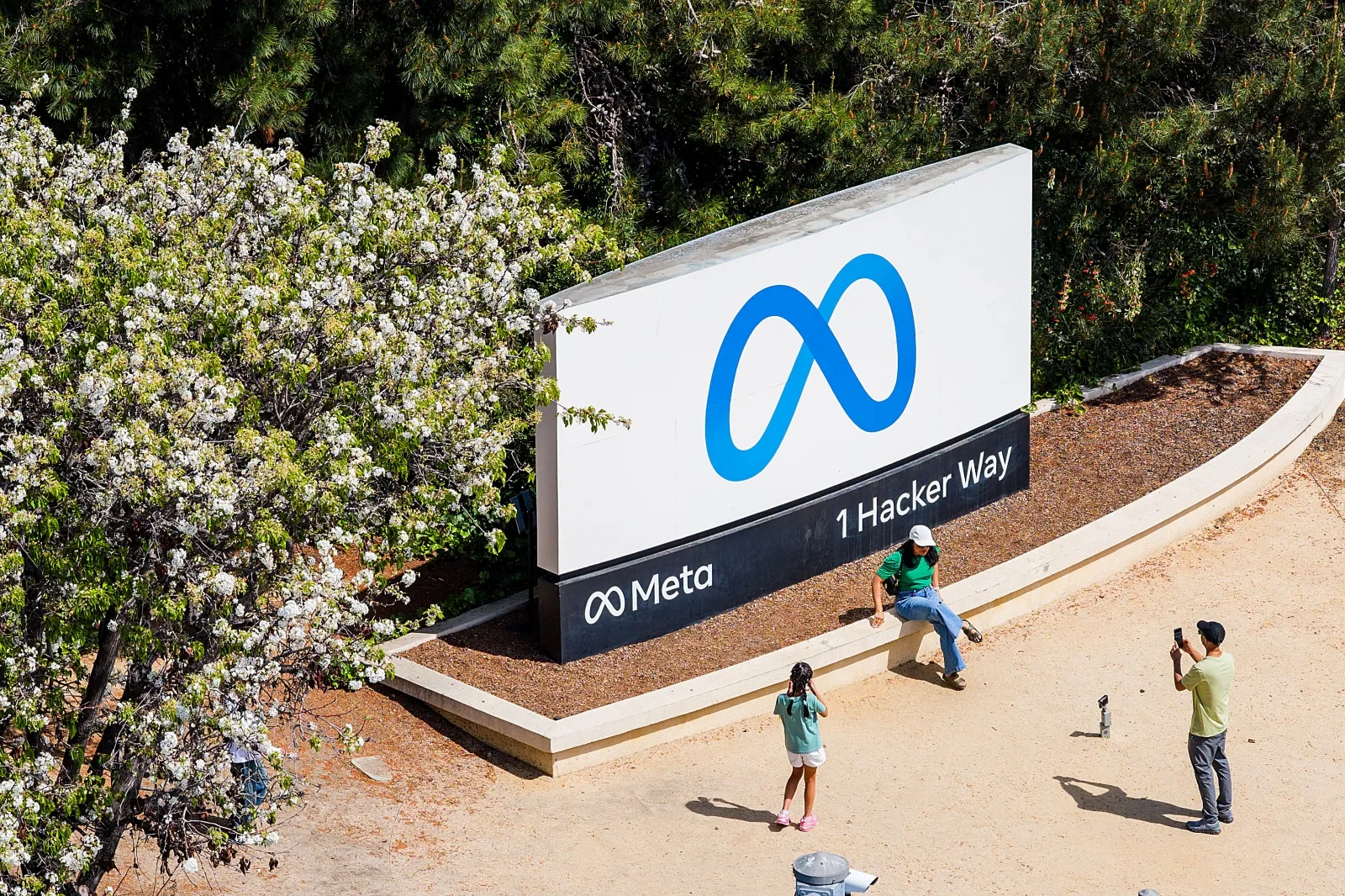 Meta Plans $95 Billion Stock Offering to Fund AI Expansion