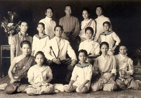 用眼淚吟唱的時代曲──泰國紅樓夢《四朝代》