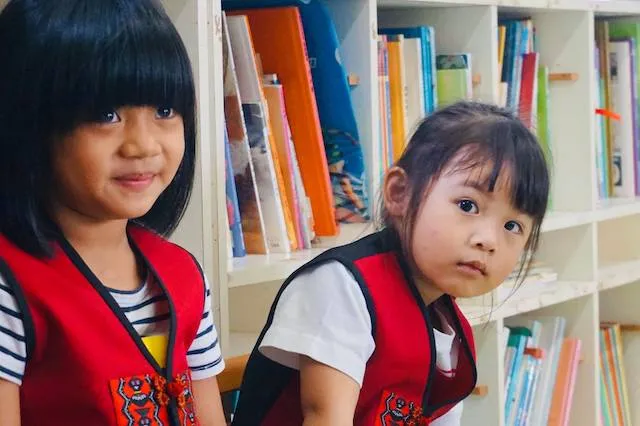 那些「遠得要命小學」的孩子，教會我的三件事